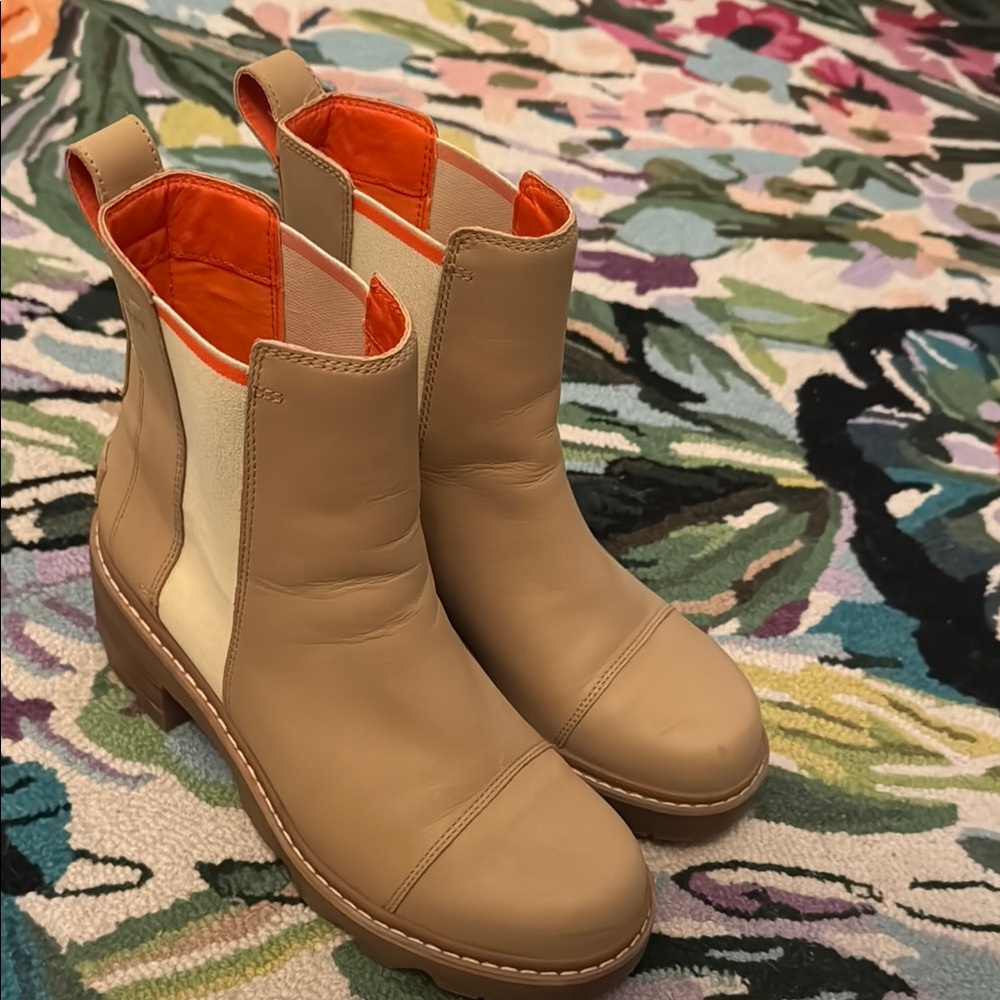 Sorel Joan Now Chelsea Tan Leather Ankle Boots